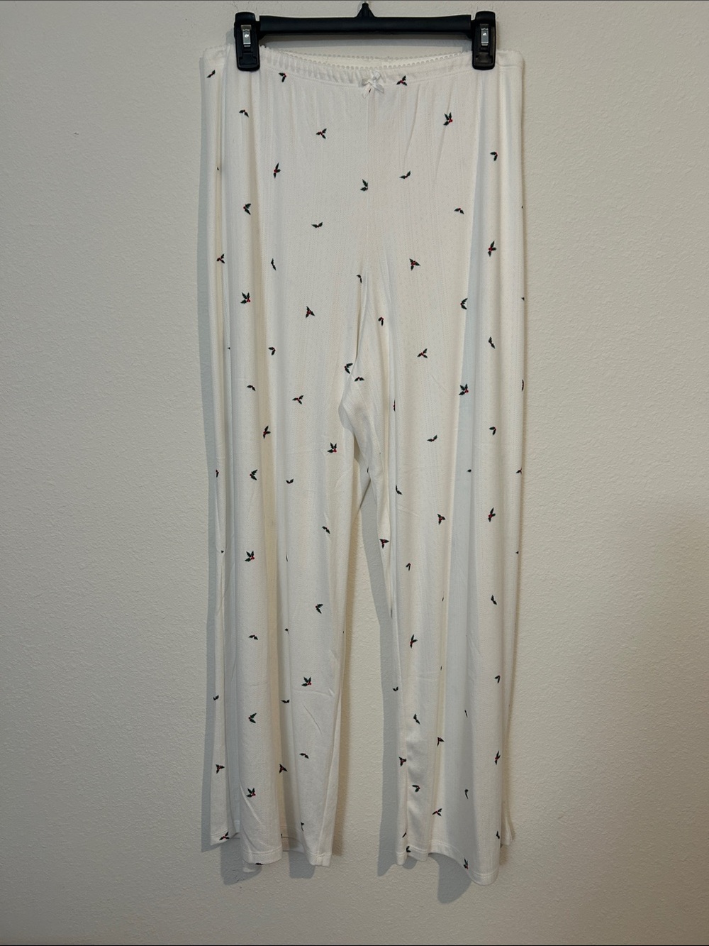 Auden White Lounge Pants with Tiny Multicolor Bird Motif